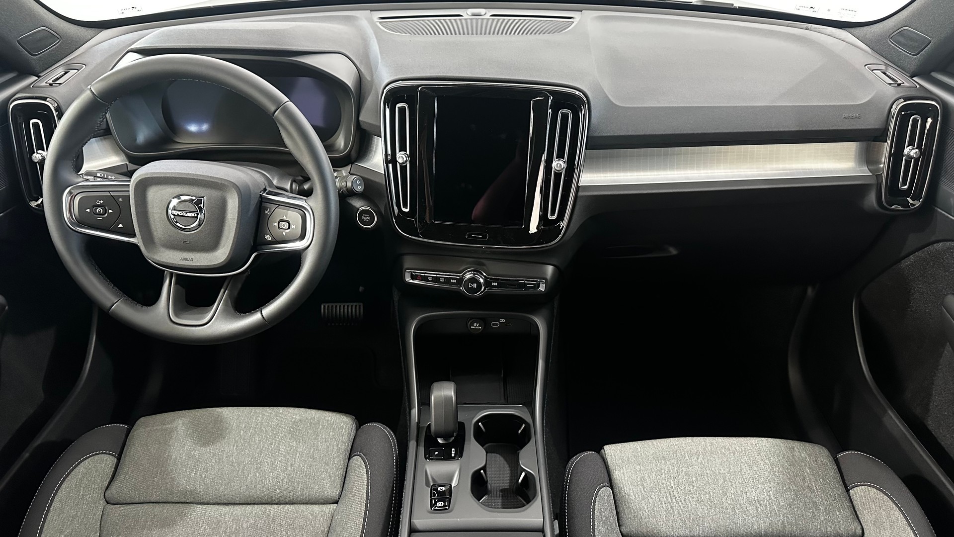 VOLVO XC40 2.0 B3 MH Core-image-4