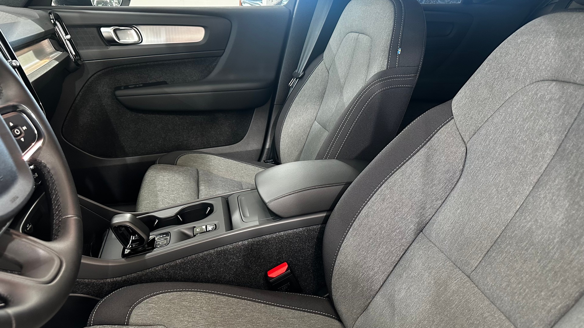 VOLVO XC40 2.0 B3 MH Core-image-10