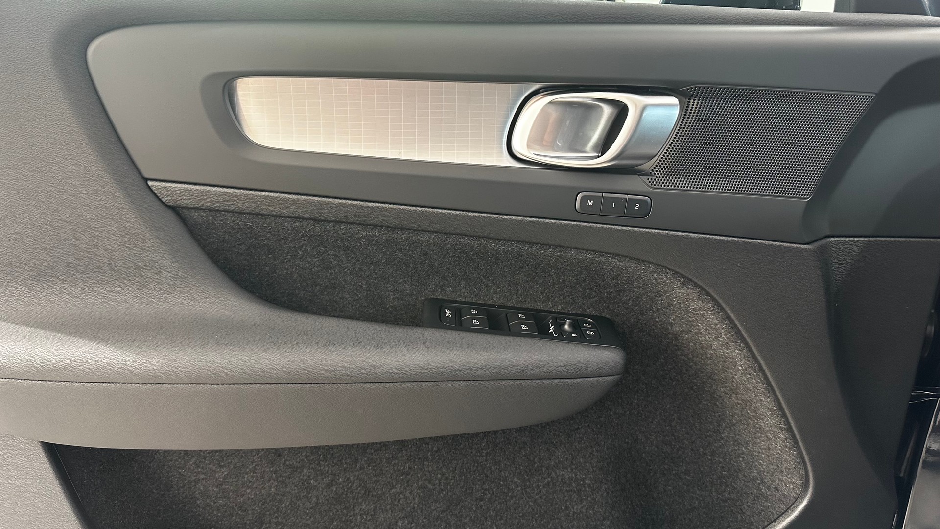 VOLVO XC40 2.0 B3 MH Core-image-11