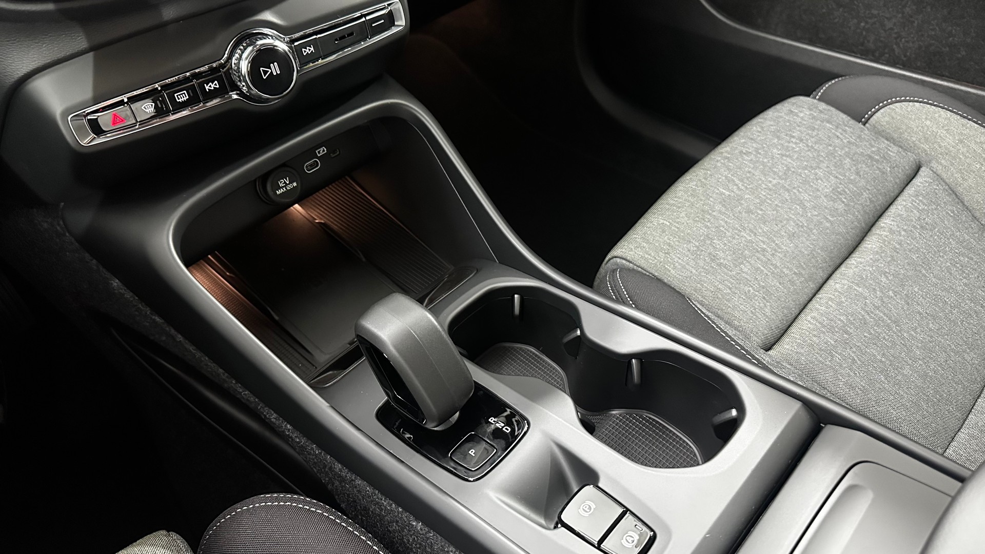 VOLVO XC40 2.0 B3 MH Core-image-9