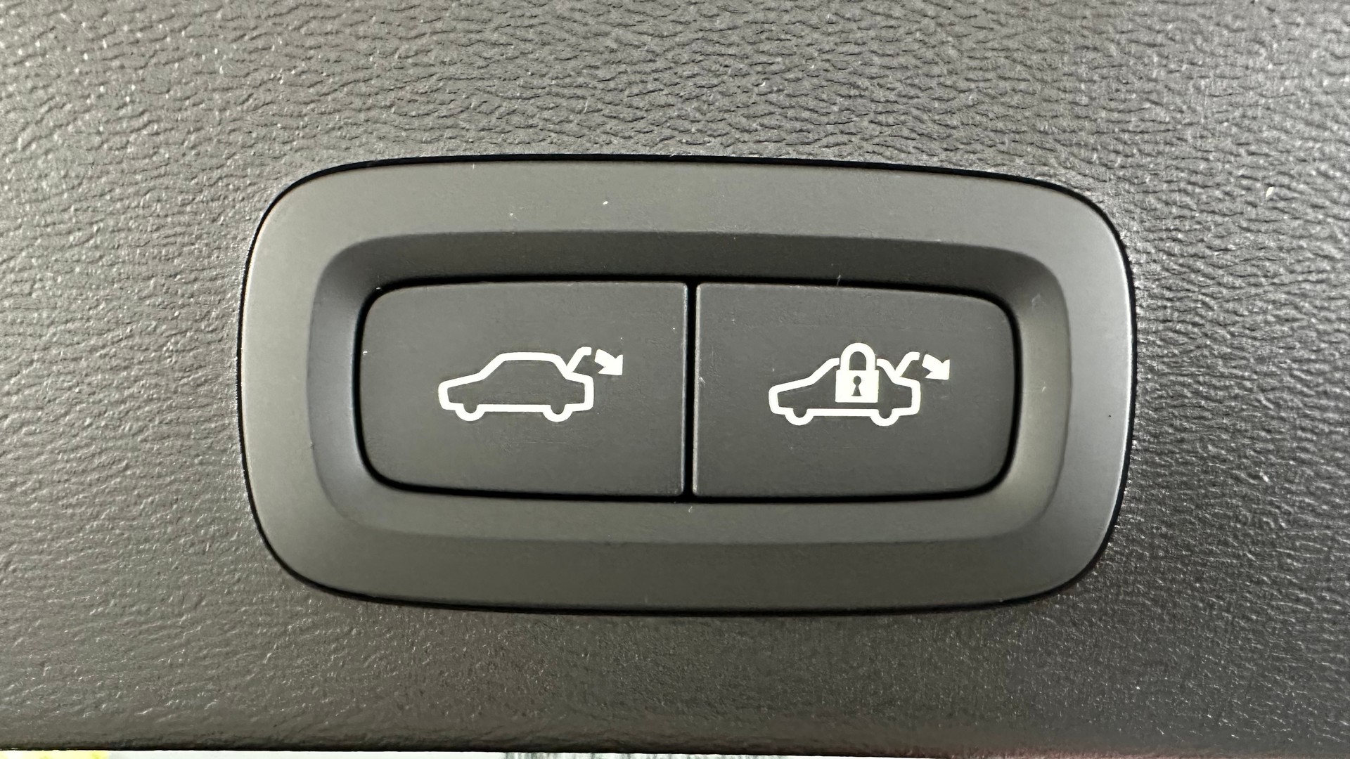 VOLVO XC40 2.0 B3 MH Core-image-15