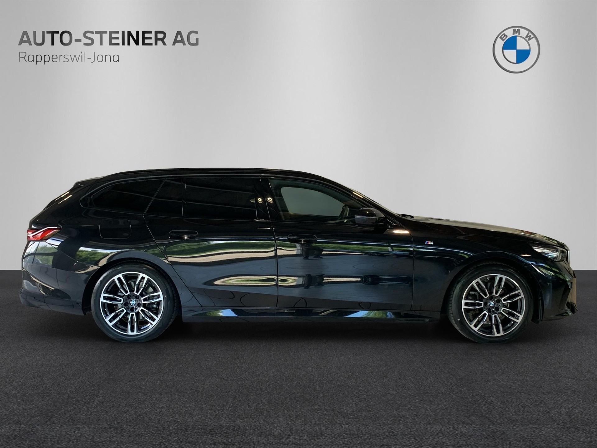 BMW 520d xDrive 48V Touring M Sport Steptronic-image-5