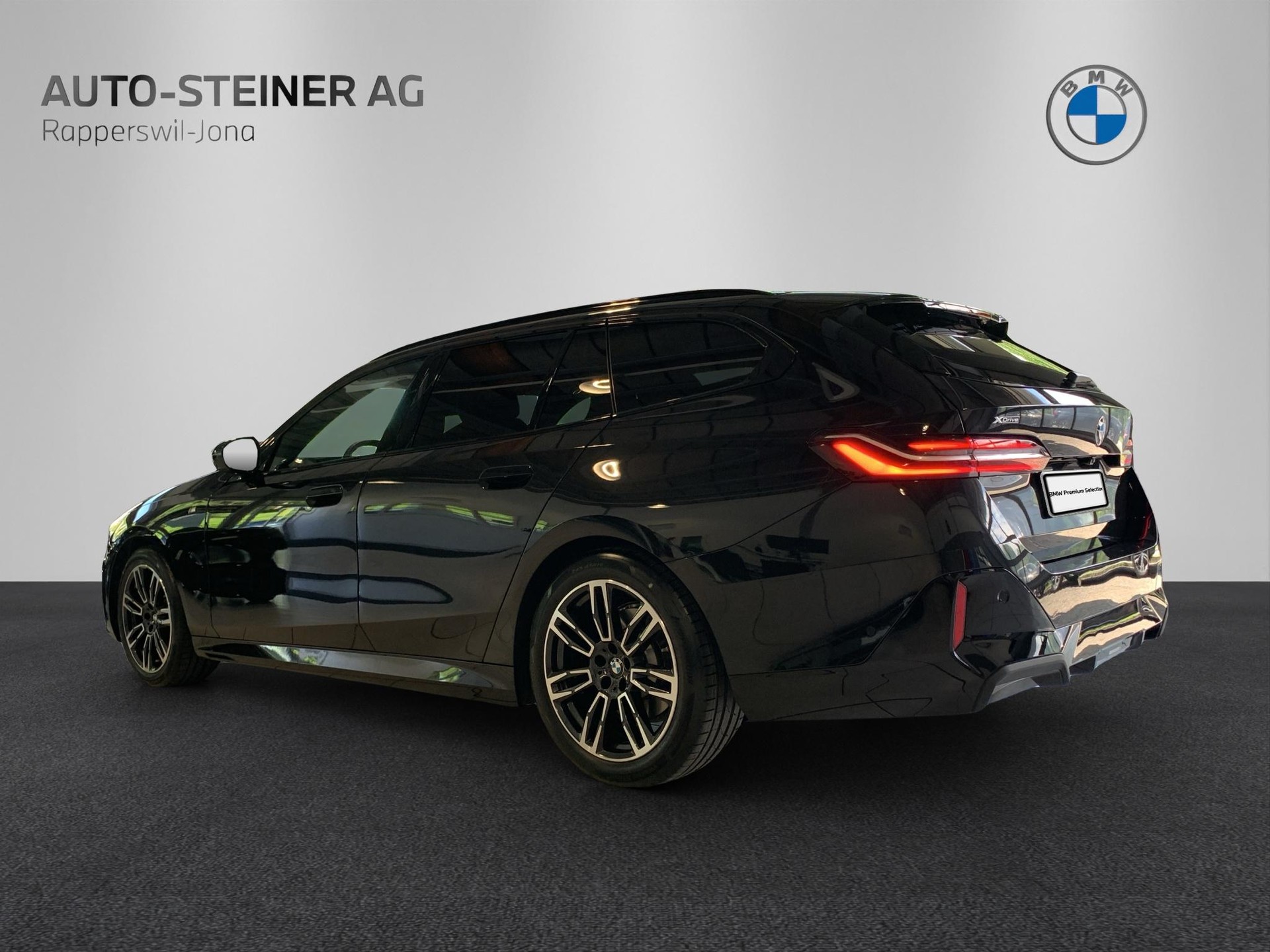 BMW 520d xDrive 48V Touring M Sport Steptronic-image-2