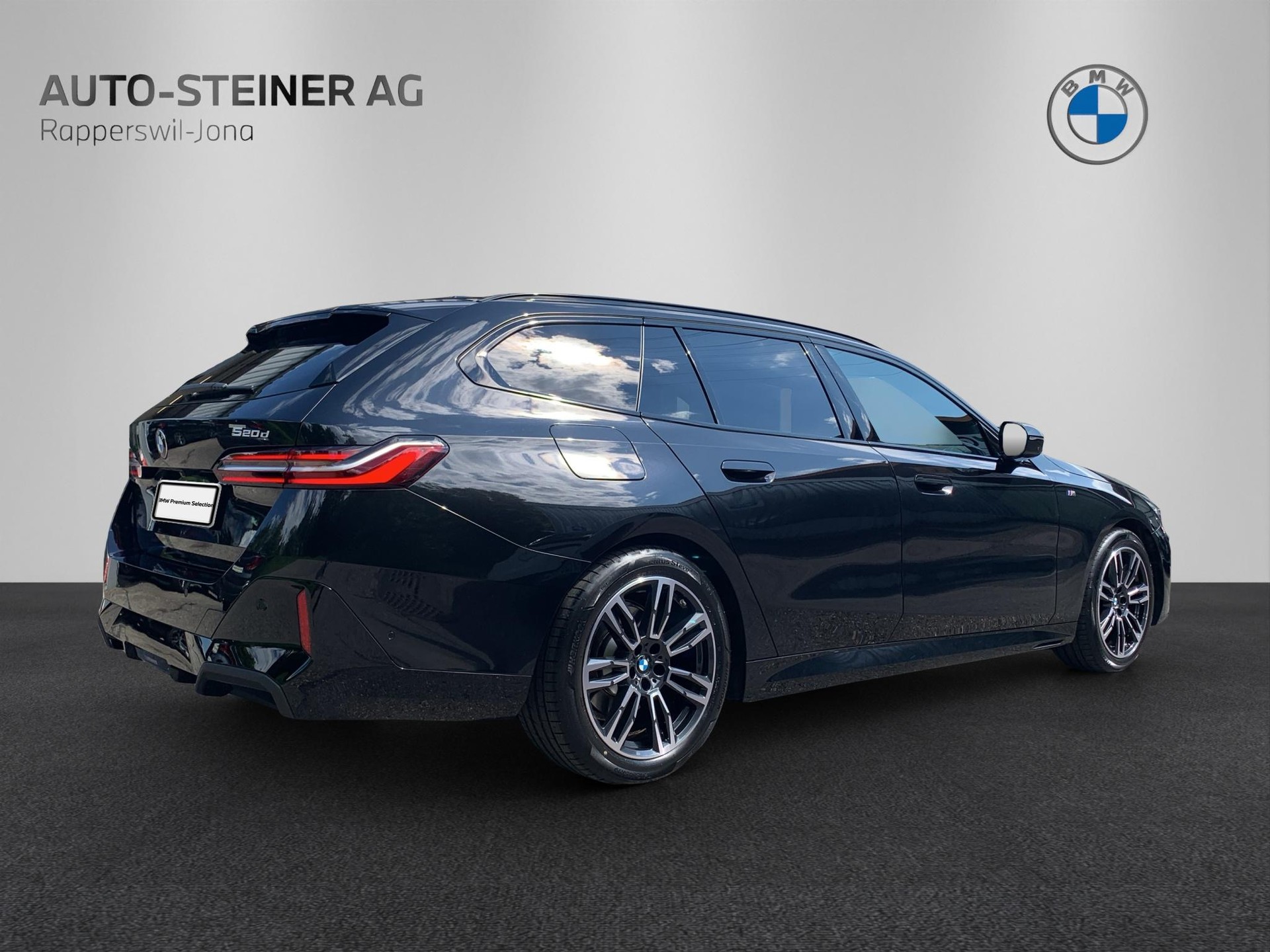 BMW 520d xDrive 48V Touring M Sport Steptronic-image-4