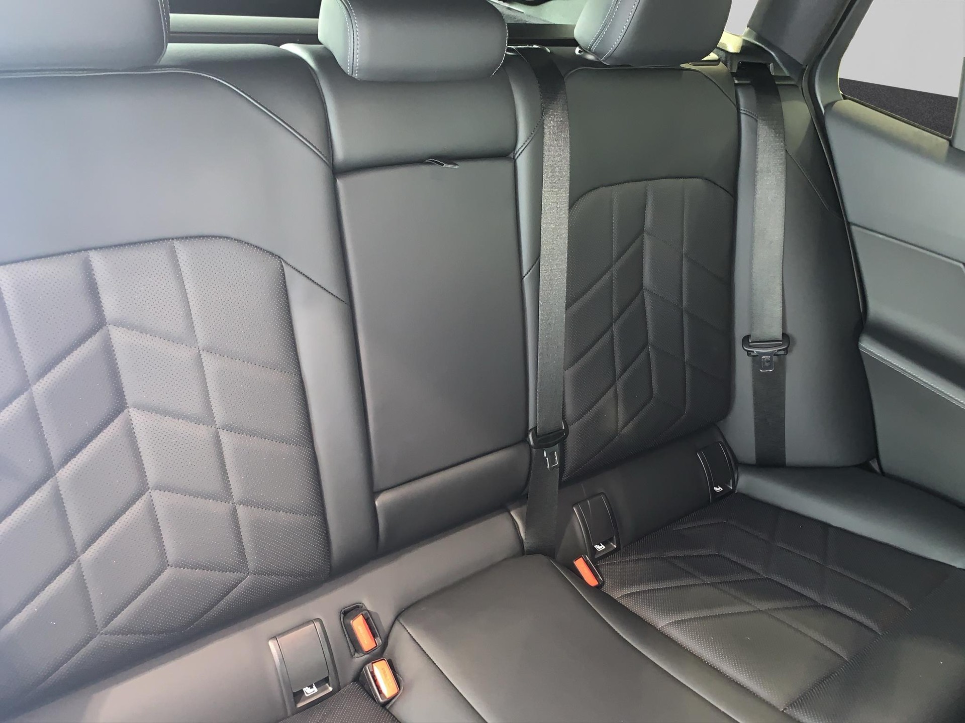 BMW 520d xDrive 48V Touring M Sport Steptronic-image-13