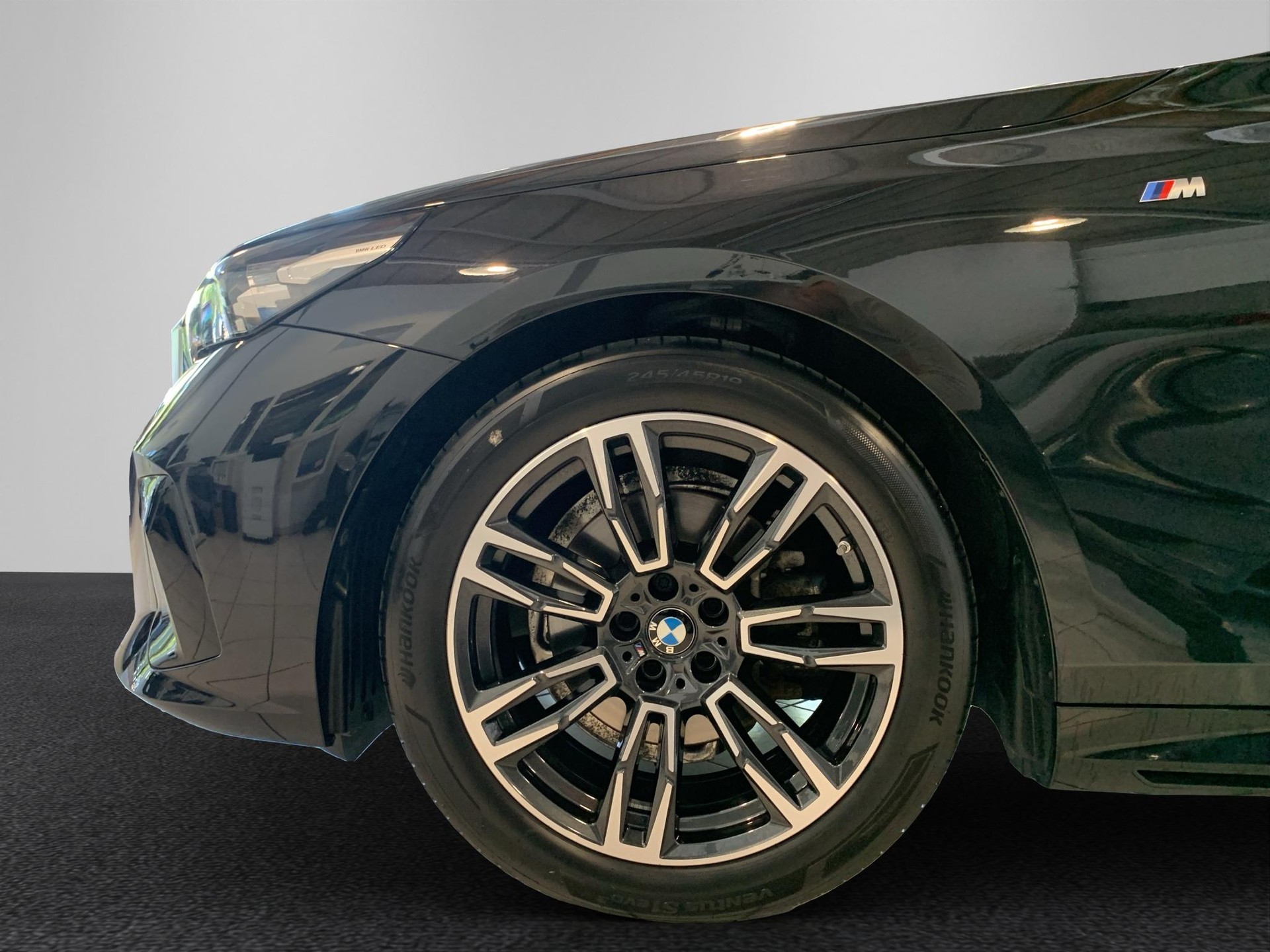 BMW 520d xDrive 48V Touring M Sport Steptronic-image-9