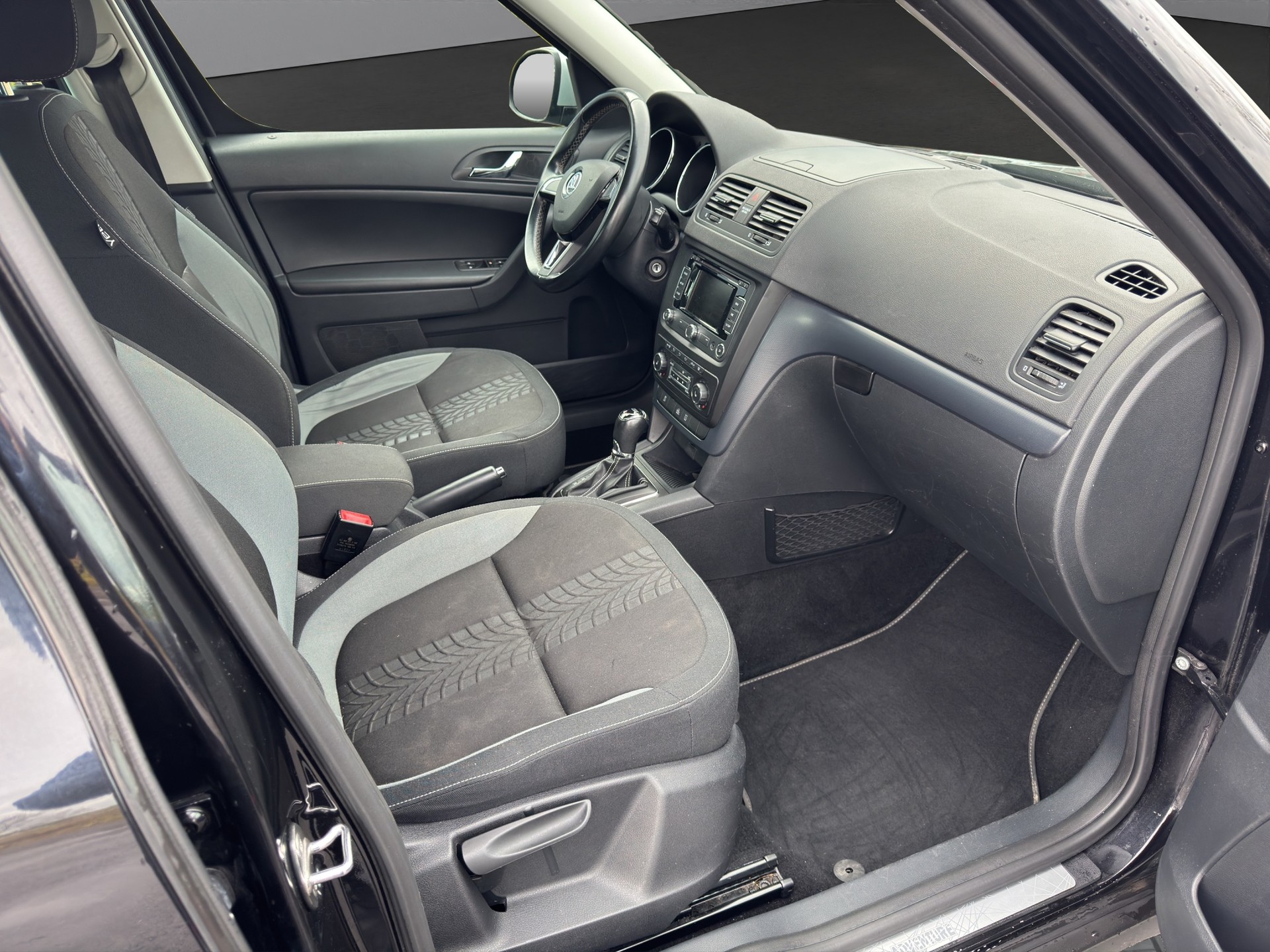 SKODA Yeti 2.0 TDI Outdoor Adventure 4x4 DSG-image-10