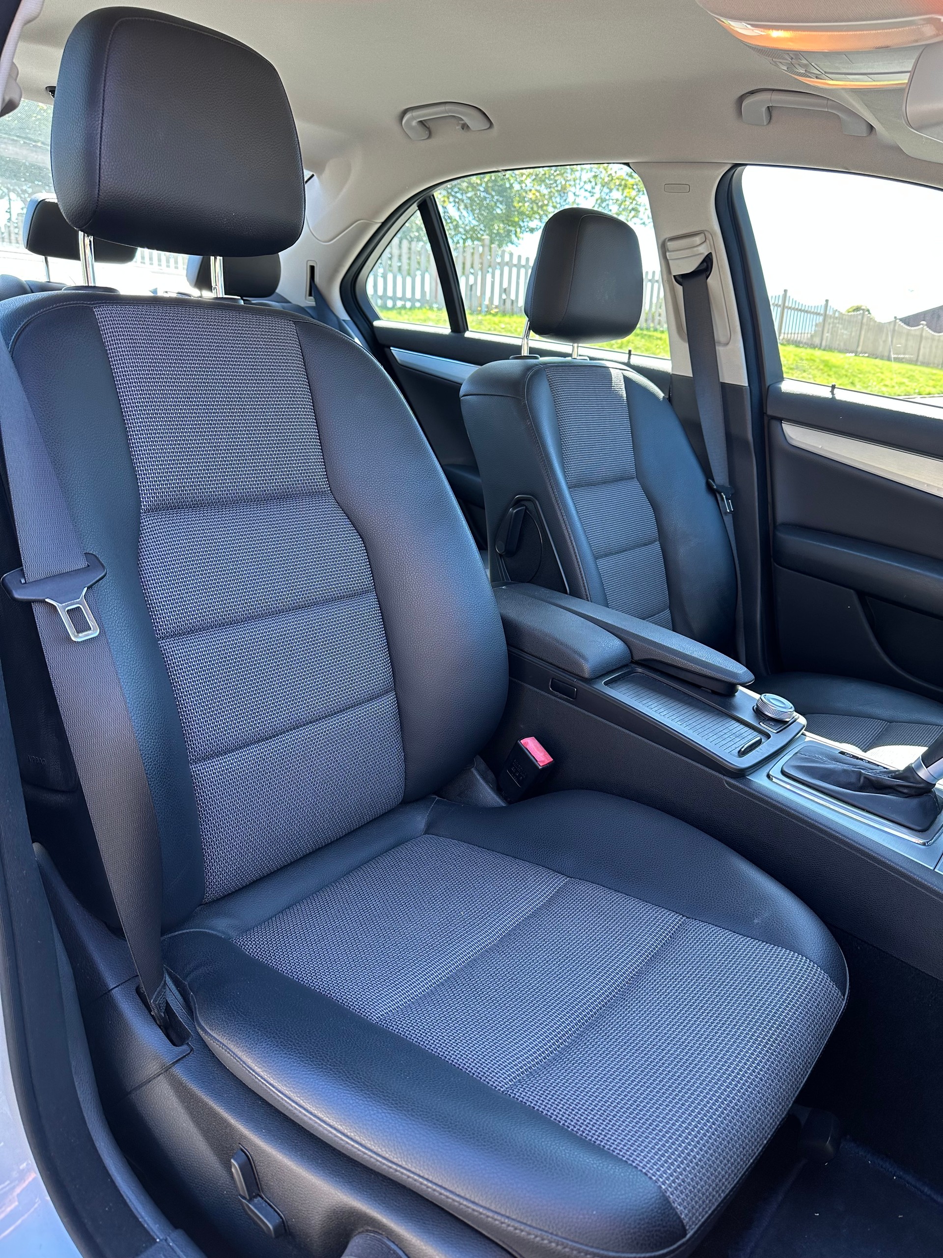 MERCEDES-BENZ C 220 CDI BlueEfficiency Automatic-image-12