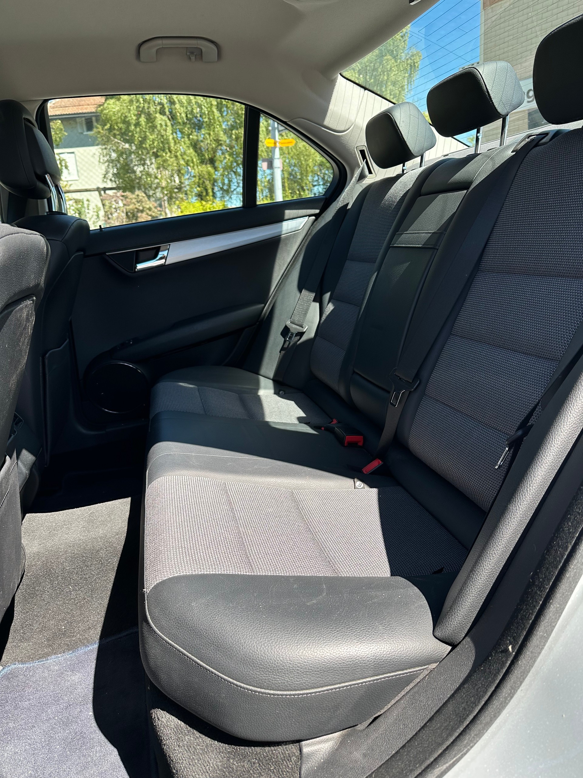 MERCEDES-BENZ C 220 CDI BlueEfficiency Automatic-image-13