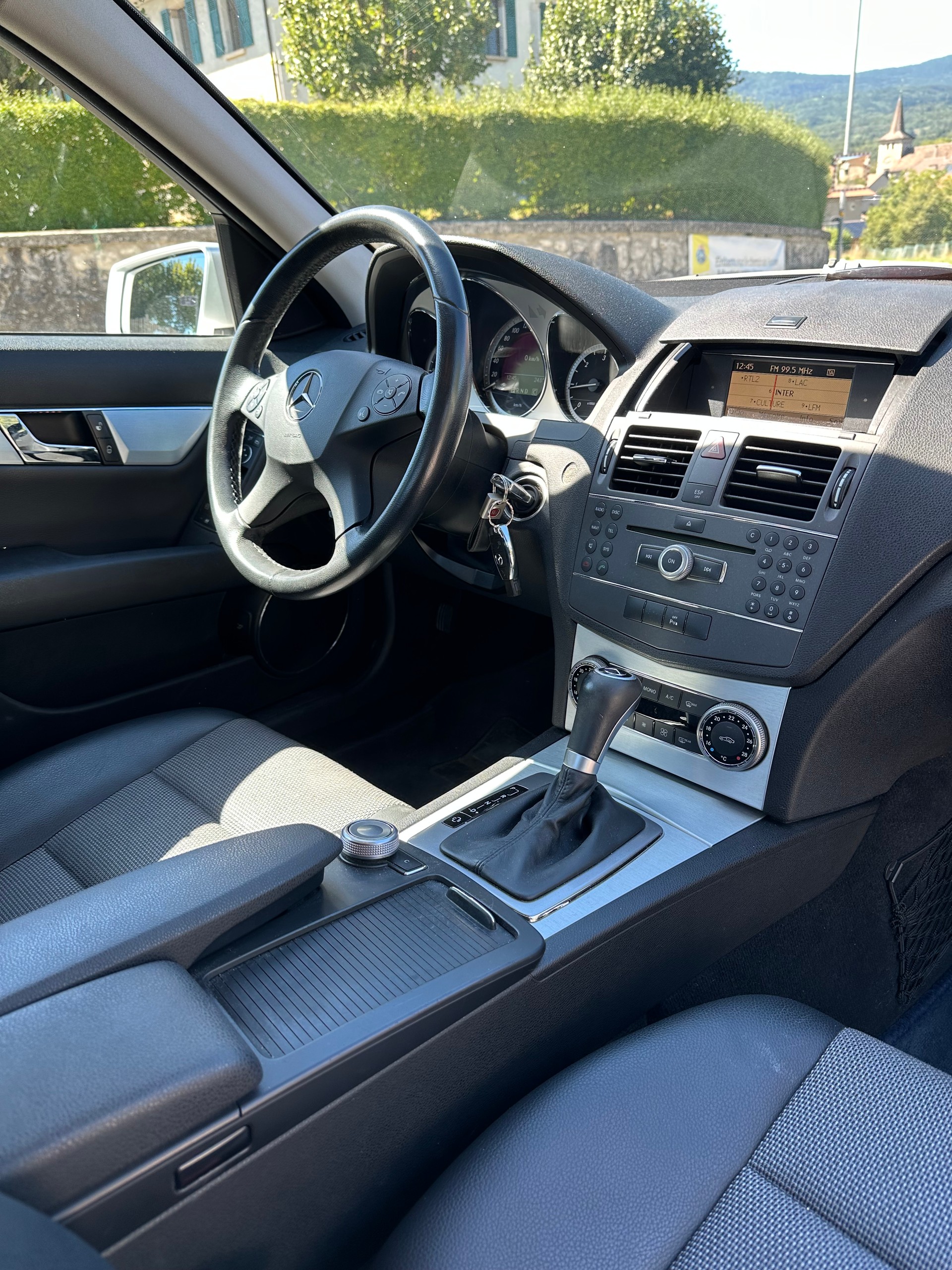 MERCEDES-BENZ C 220 CDI BlueEfficiency Automatic-image-10