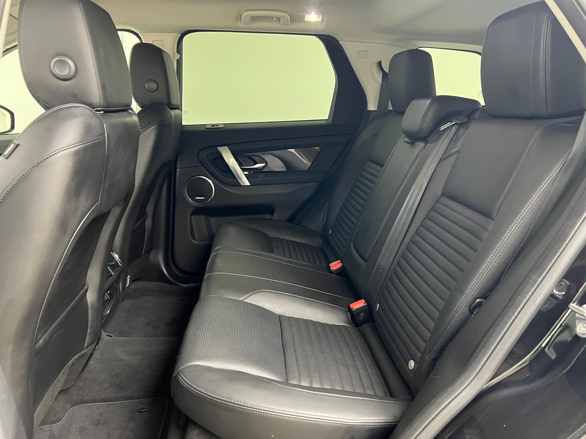 LAND ROVER Discovery Sport 2.0 SD4 200 SE-image-17