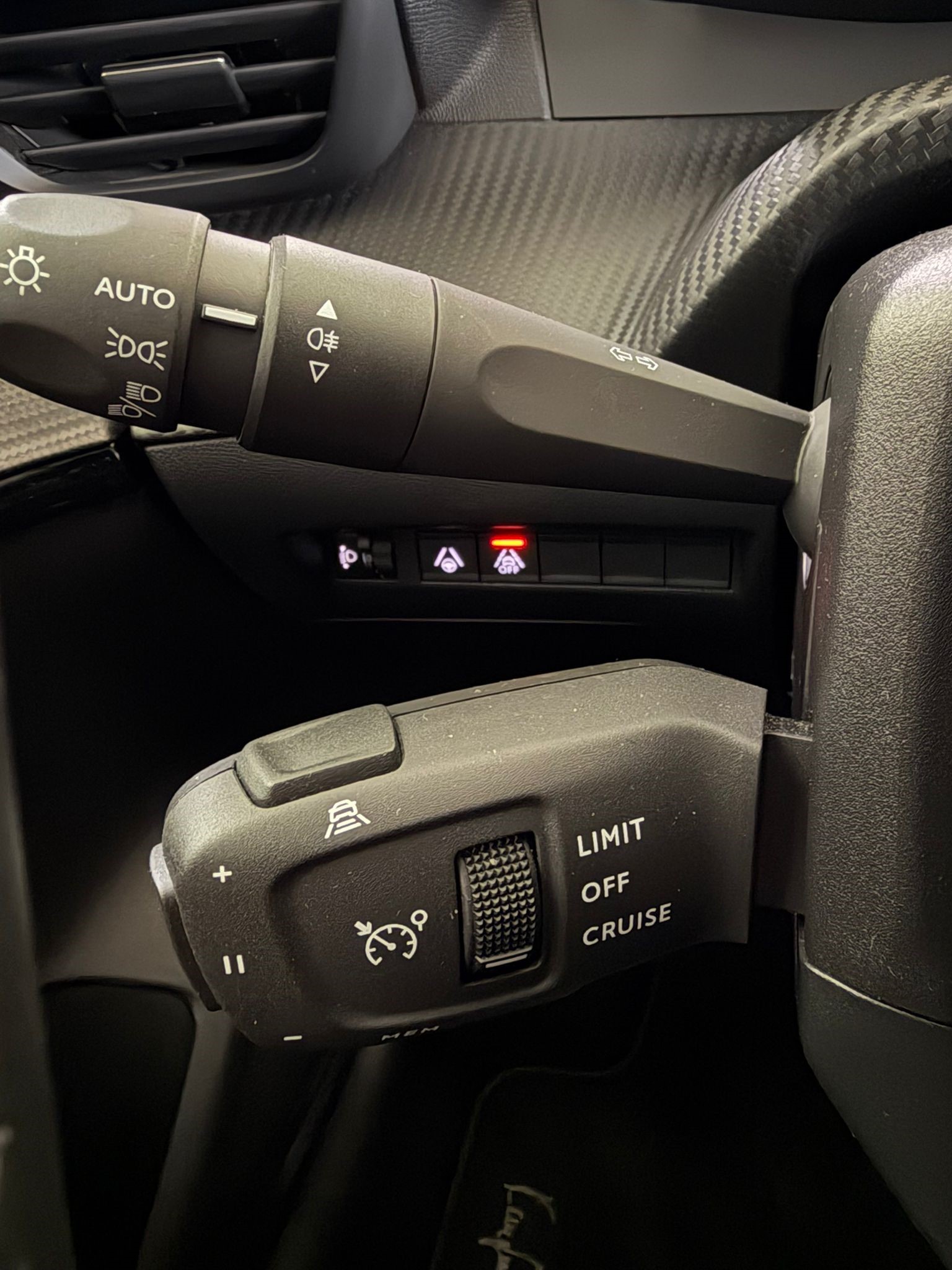 PEUGEOT 208 e-Allure Pack-image-15