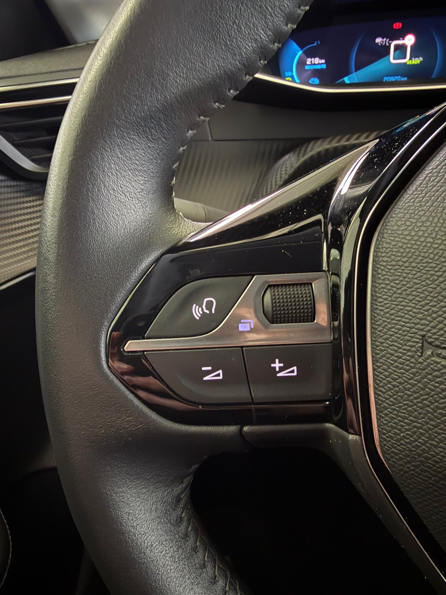 PEUGEOT 208 e-Allure Pack-image-9