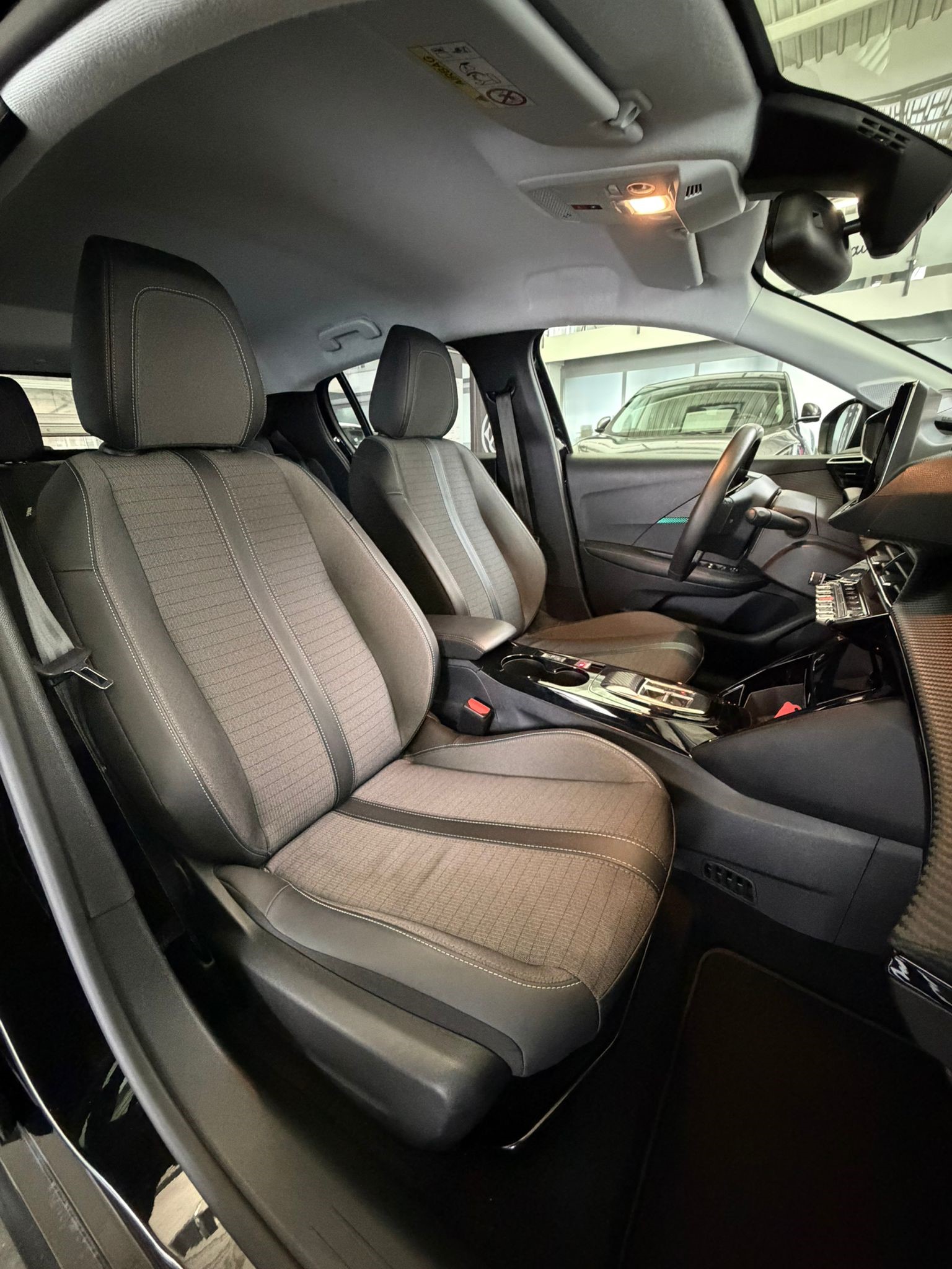 PEUGEOT 208 e-Allure Pack-image-7
