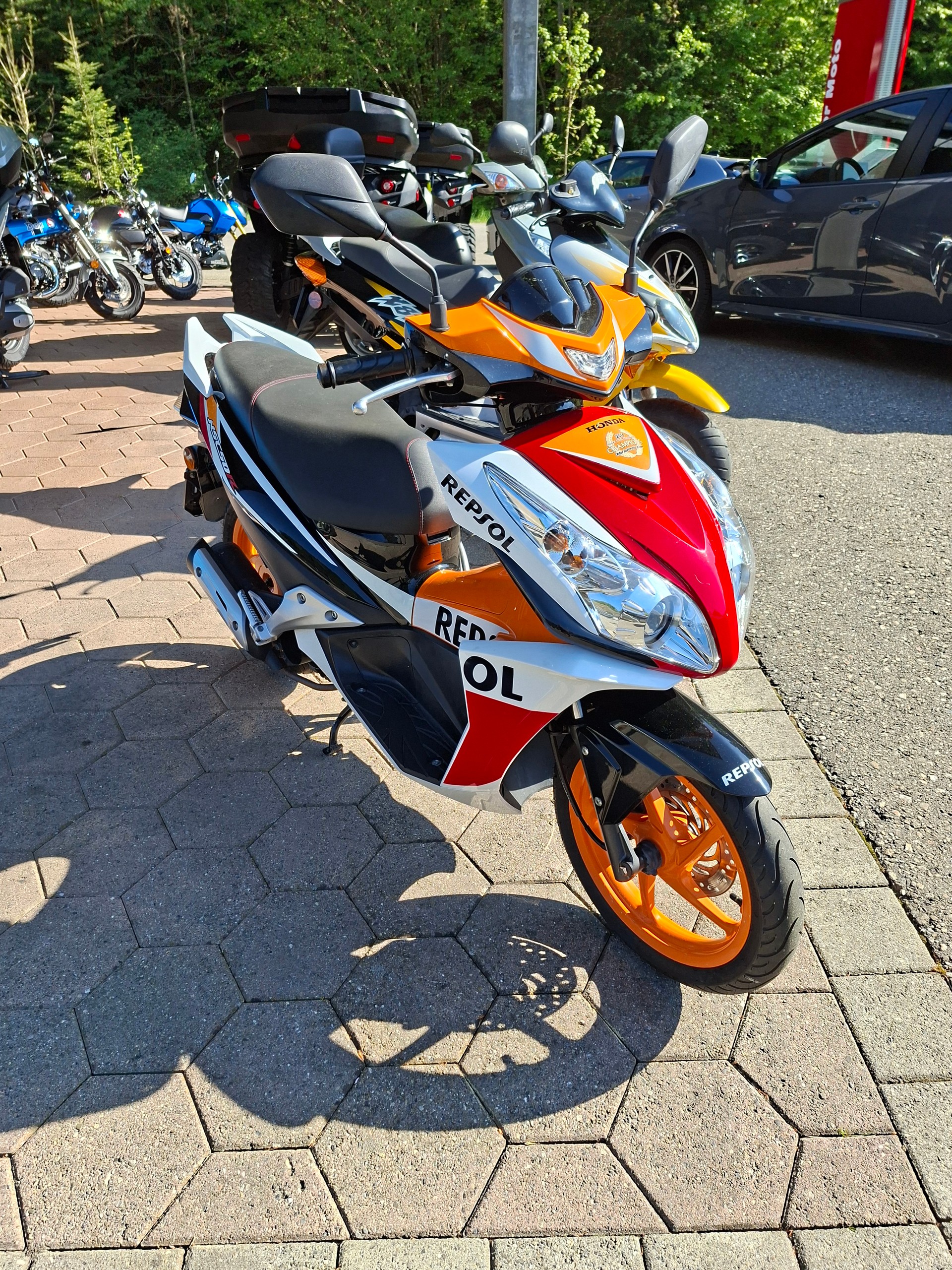 HONDA Repsol-showroom-element-1