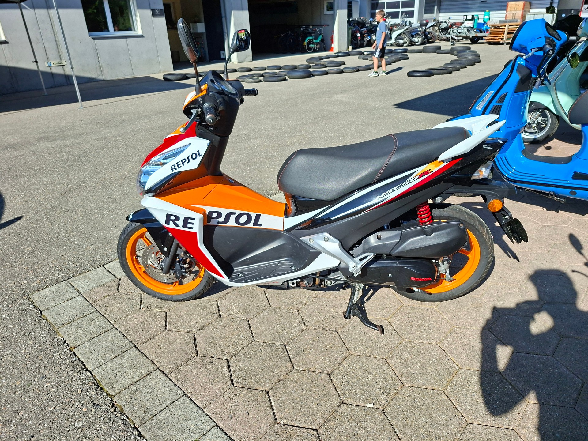 HONDA Repsol-showroom-element-3