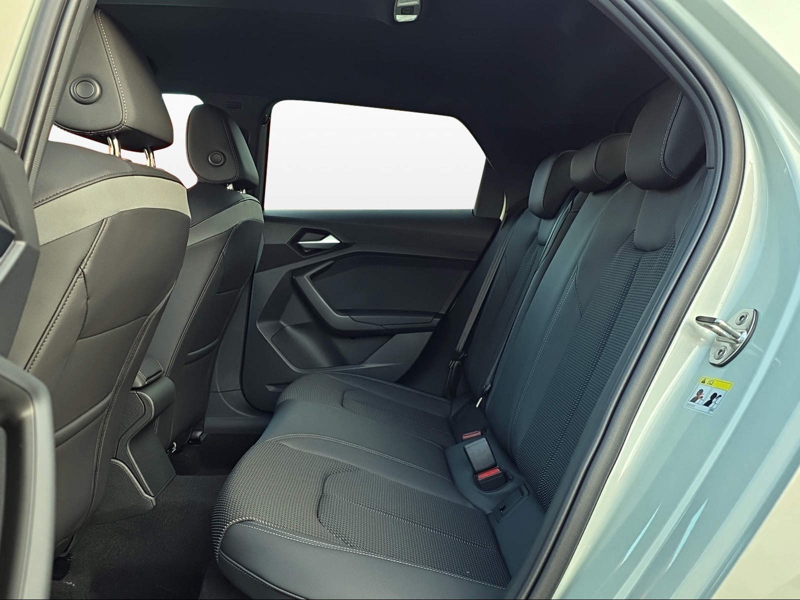 AUDI A1 Sportback 30 TFSI S Line Attraction S-tronic-image-10