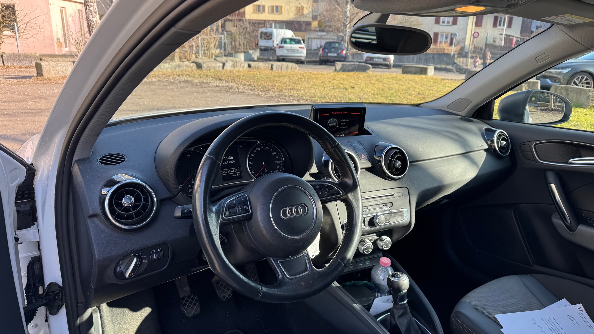 AUDI A1 Sportback 1.6 TDI-image-8