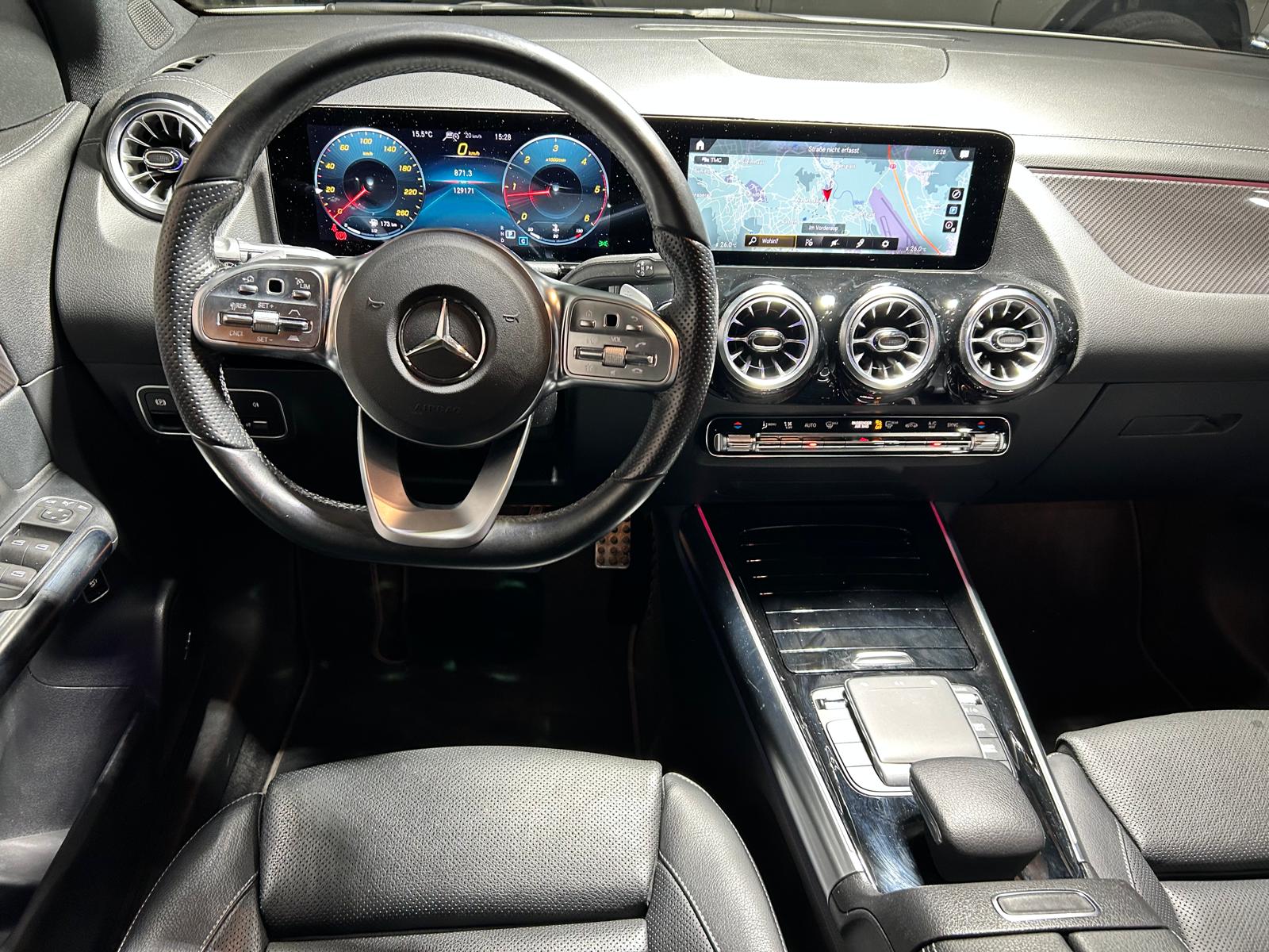 MERCEDES-BENZ GLA 220 d AMG Line-image-13