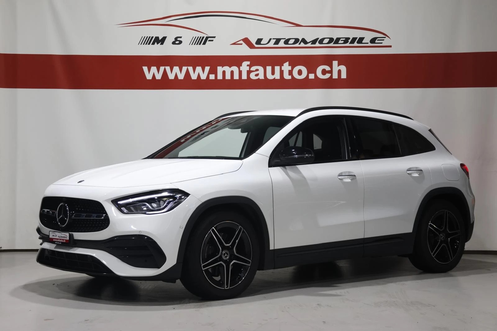 MERCEDES-BENZ GLA 220 d AMG Line-image-1