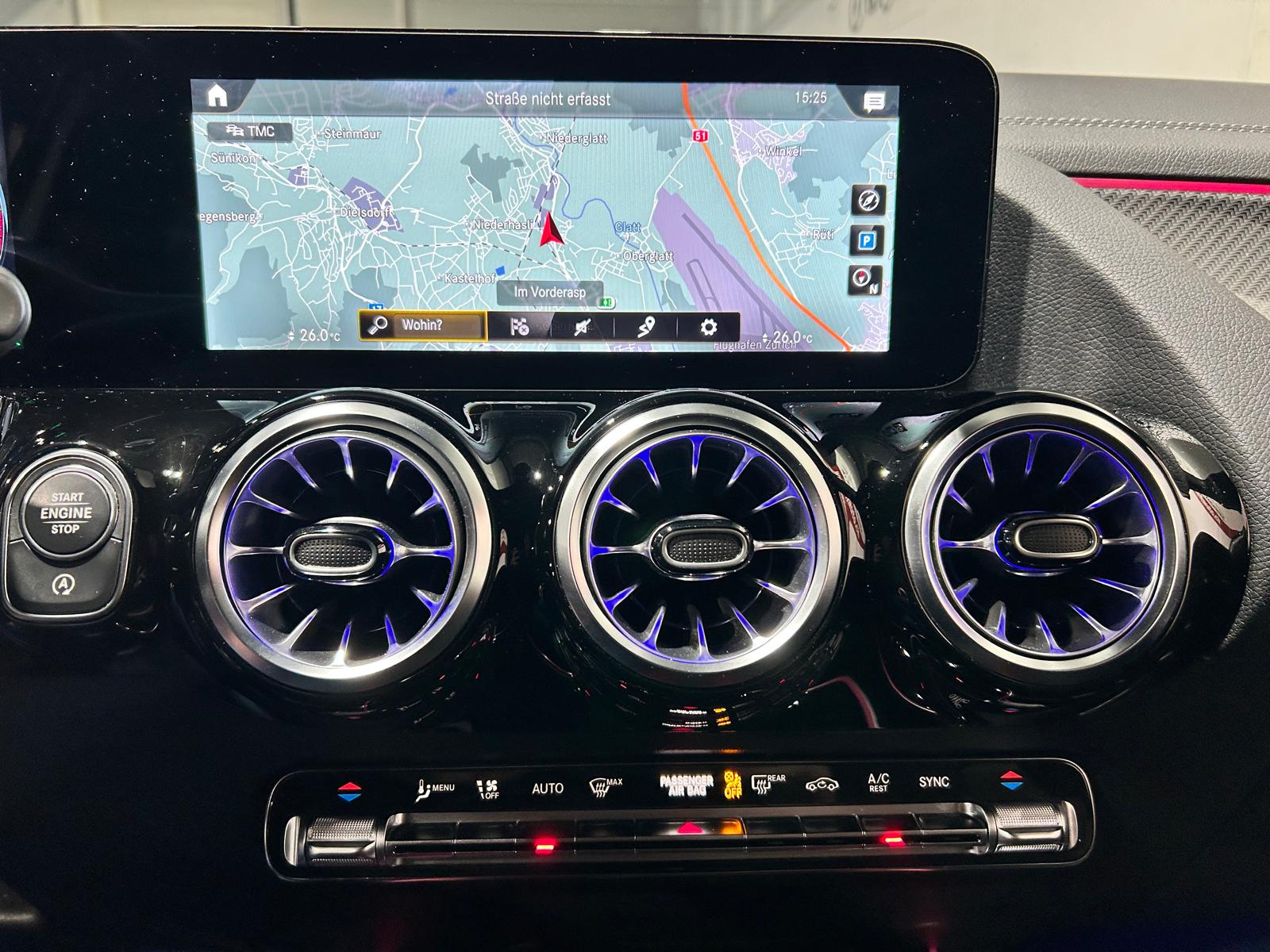 MERCEDES-BENZ GLA 220 d AMG Line-image-15