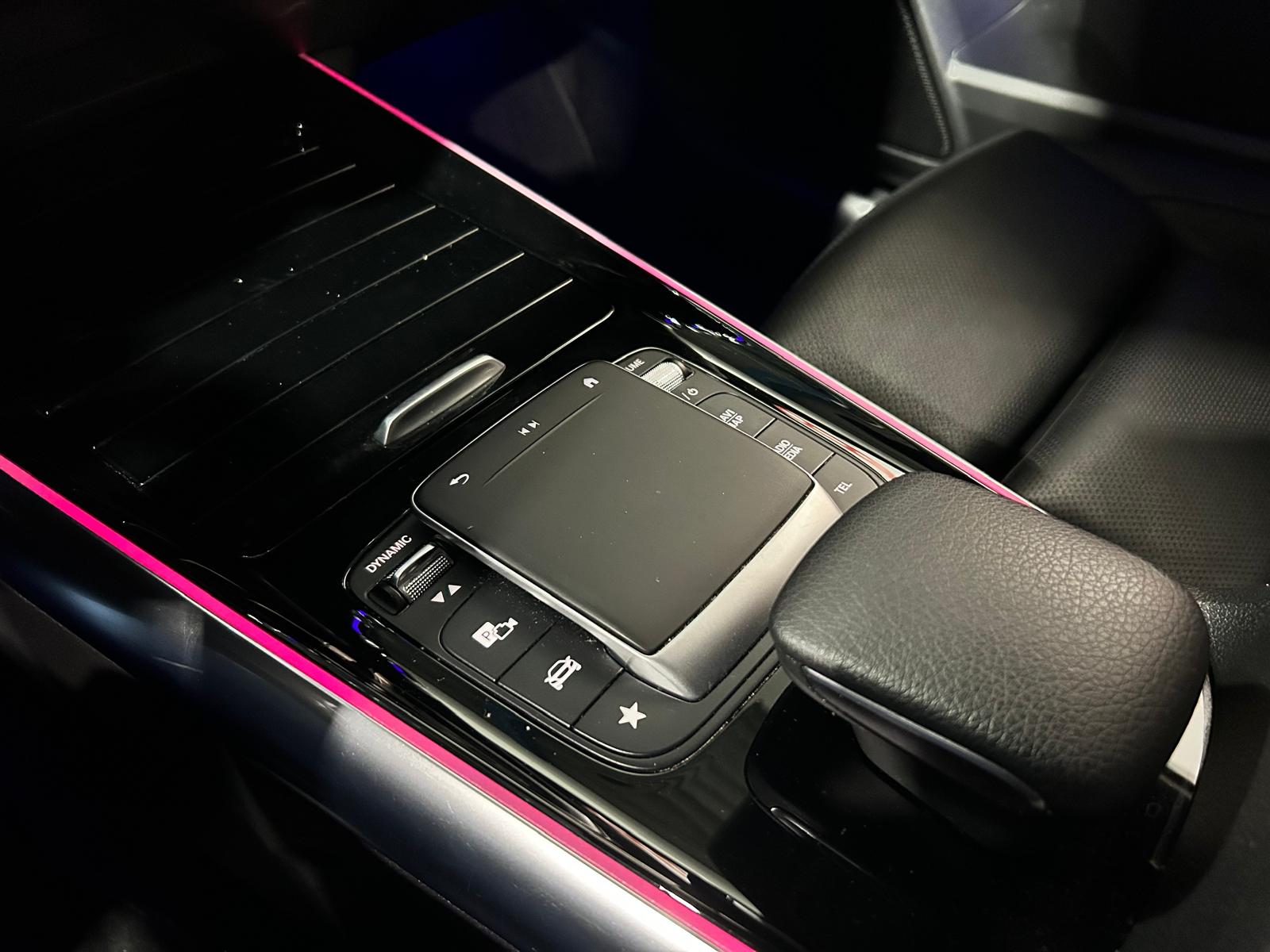 MERCEDES-BENZ GLA 220 d AMG Line-image-17