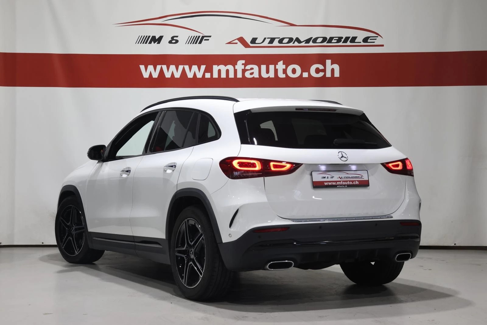MERCEDES-BENZ GLA 220 d AMG Line-image-5