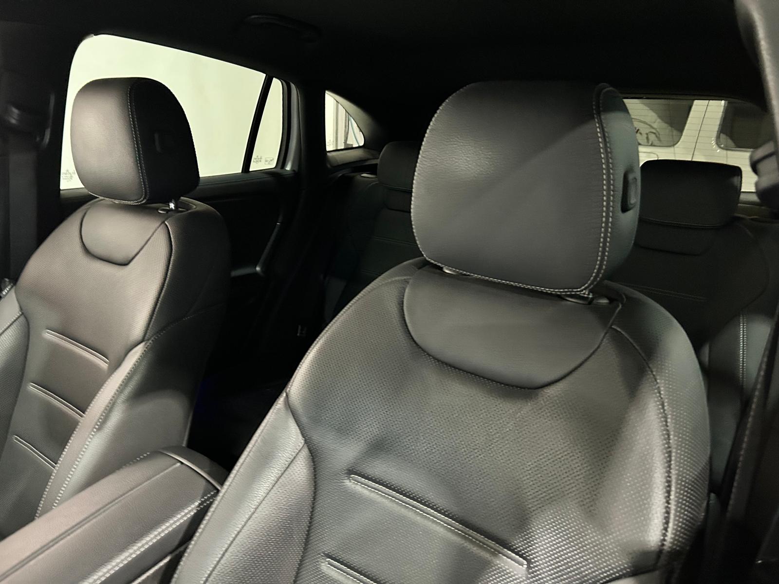 MERCEDES-BENZ GLA 220 d AMG Line-image-18