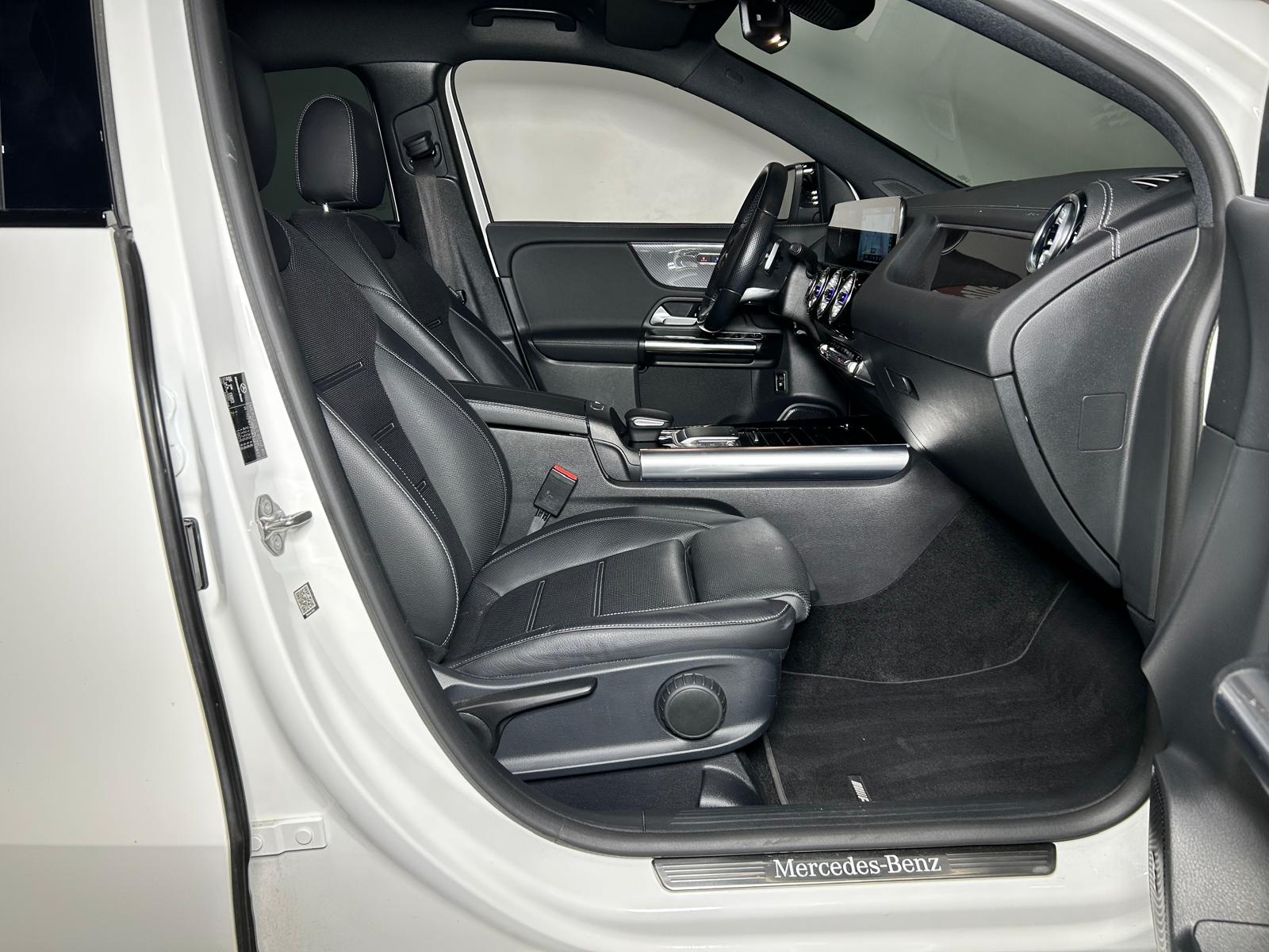 MERCEDES-BENZ GLA 220 d AMG Line-image-10