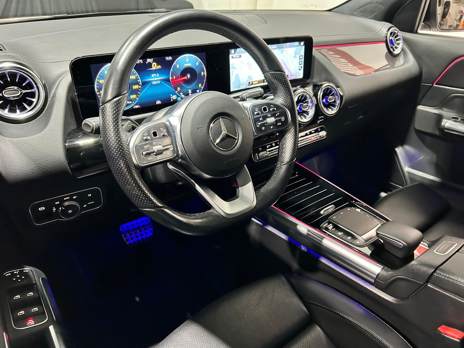 MERCEDES-BENZ GLA 220 d AMG Line-image-11