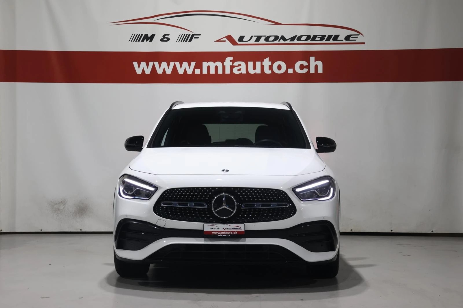 MERCEDES-BENZ GLA 220 d AMG Line-image-2