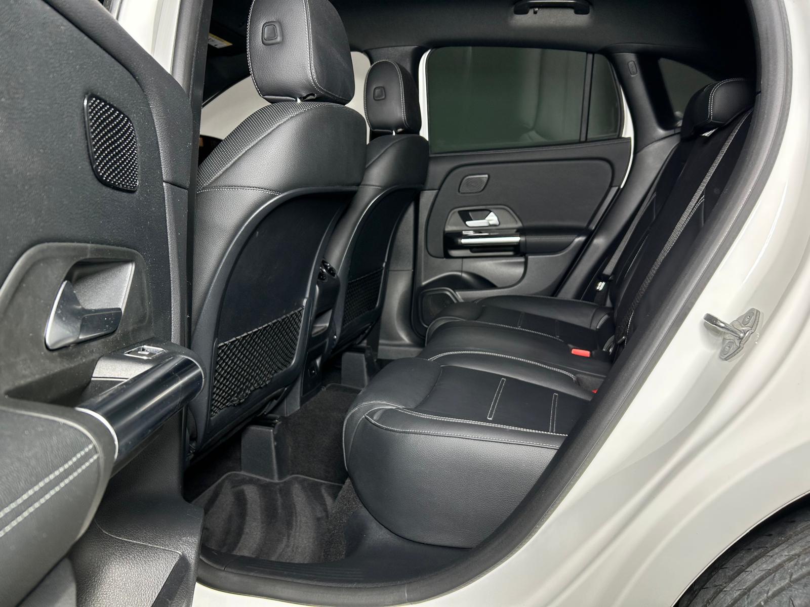 MERCEDES-BENZ GLA 220 d AMG Line-image-9