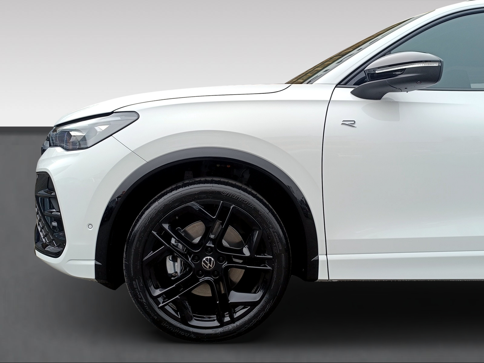 VW Tiguan 2.0 TSI DSG R-Line 4Motion-image-2