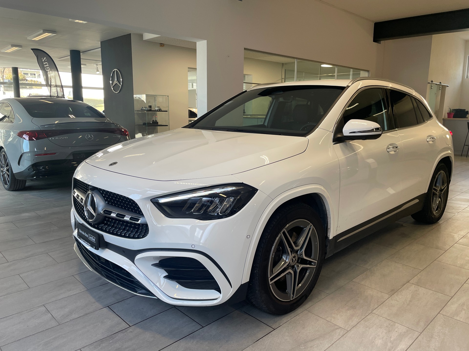 MERCEDES-BENZ GLA 220d 4Matic 8G-DCTSwiss Star AMG Line-image-0