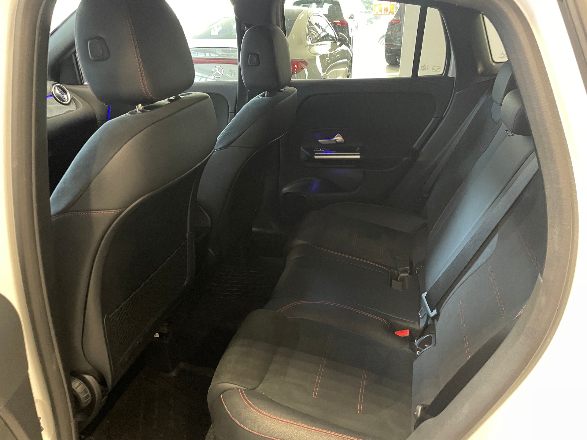 MERCEDES-BENZ GLA 220d 4Matic 8G-DCTSwiss Star AMG Line-image-9