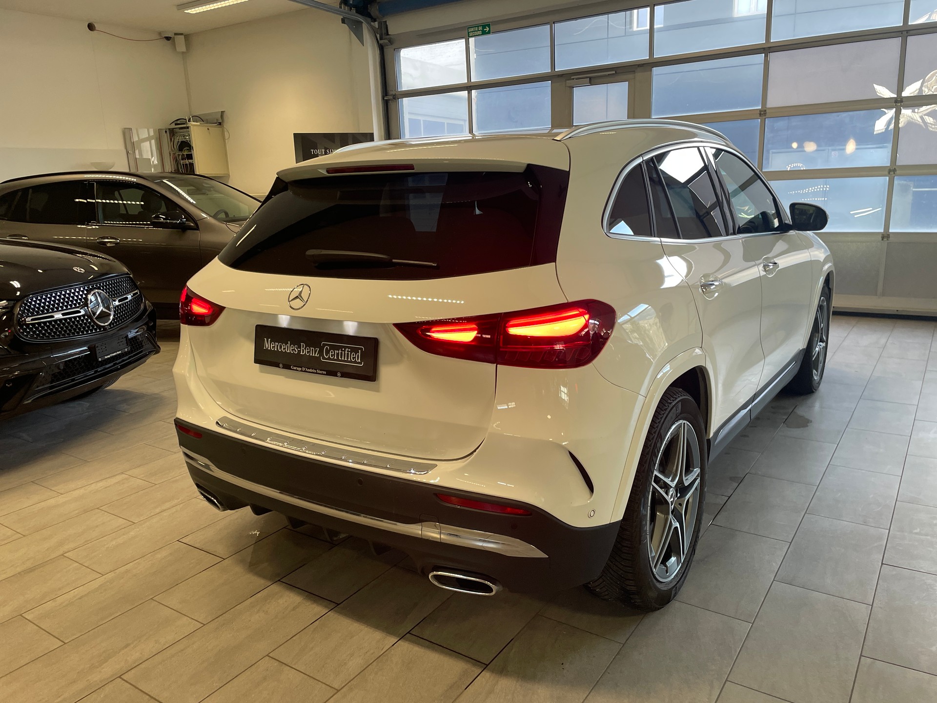 MERCEDES-BENZ GLA 220d 4Matic 8G-DCTSwiss Star AMG Line-image-5