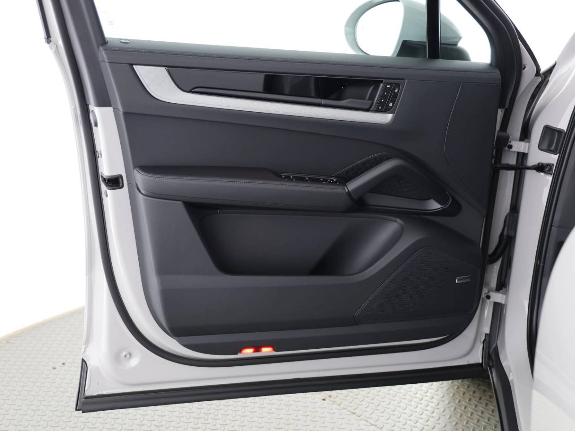 PORSCHE Cayenne E-Hybrid-image-9