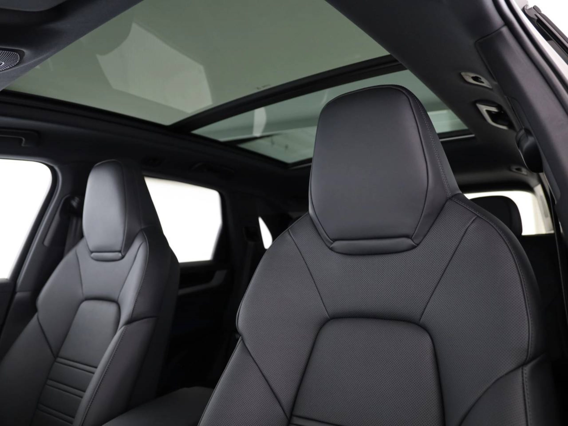 PORSCHE Cayenne E-Hybrid-image-4