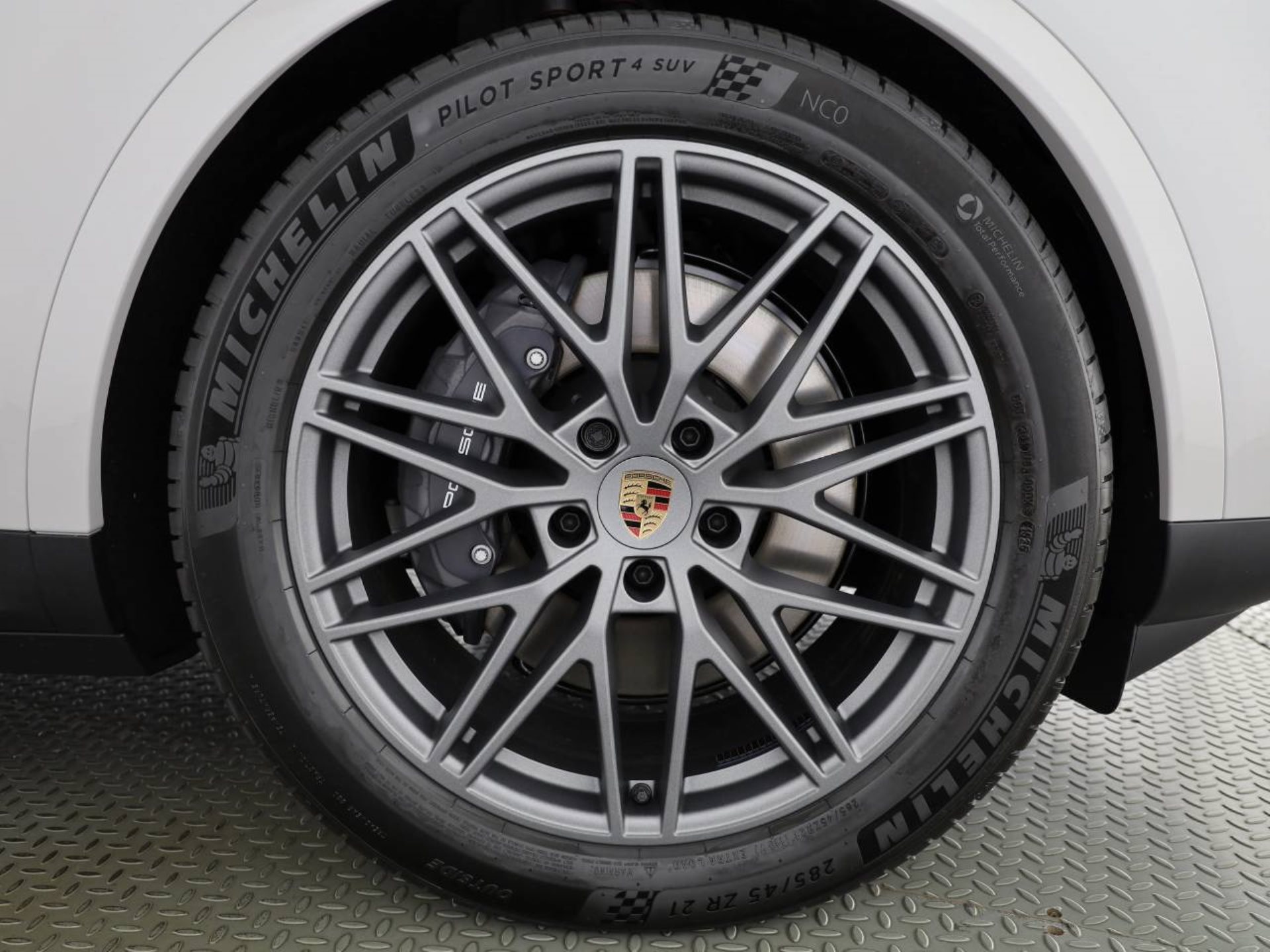 PORSCHE Cayenne E-Hybrid-image-5