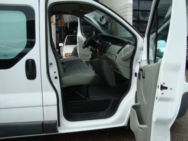 RENAULT Trafic 2.0 dCi 115 2.9t L2H2-image-7