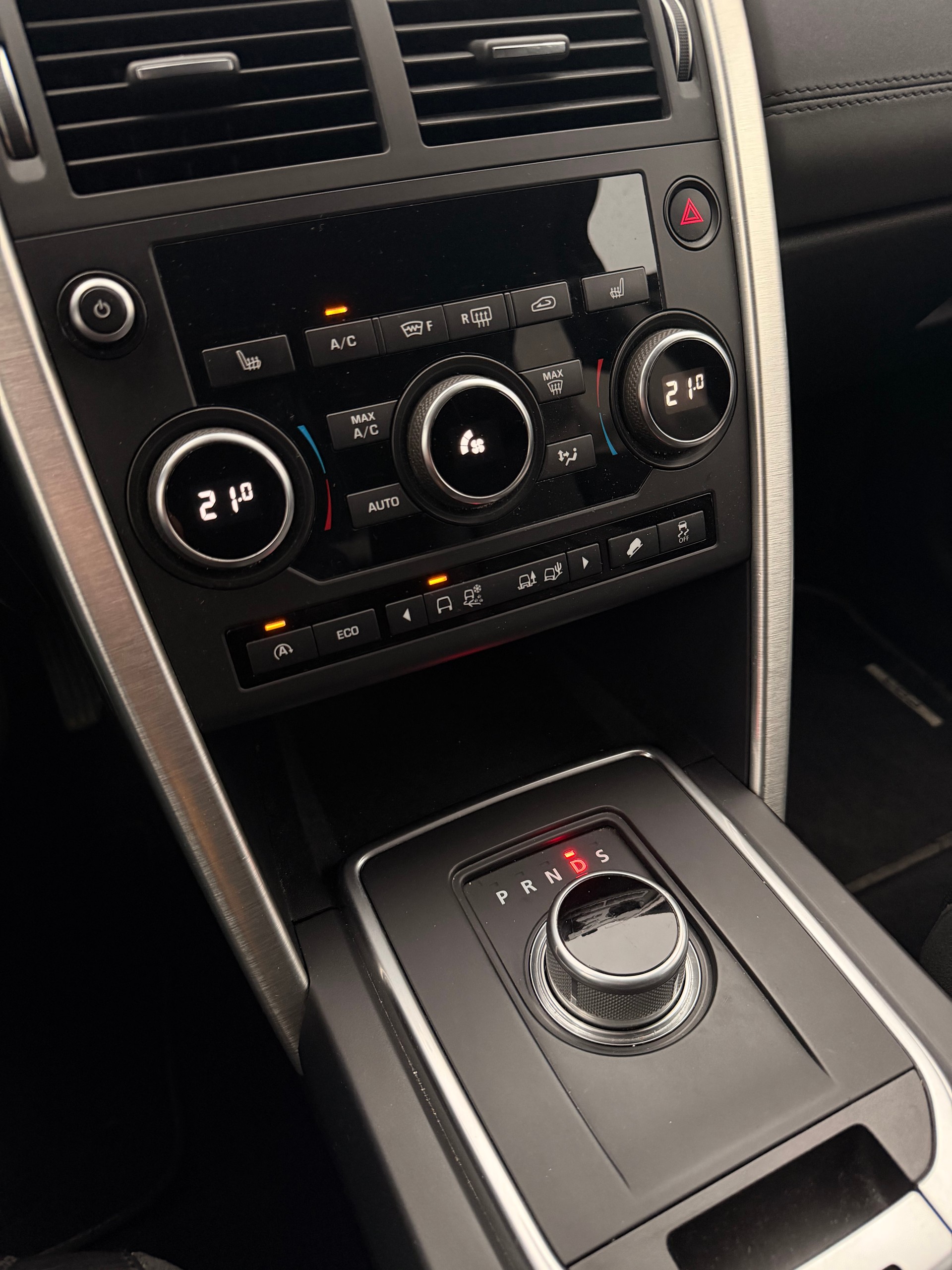 LAND ROVER Discovery Sport 2.0 Si4 SE AT9-image-12