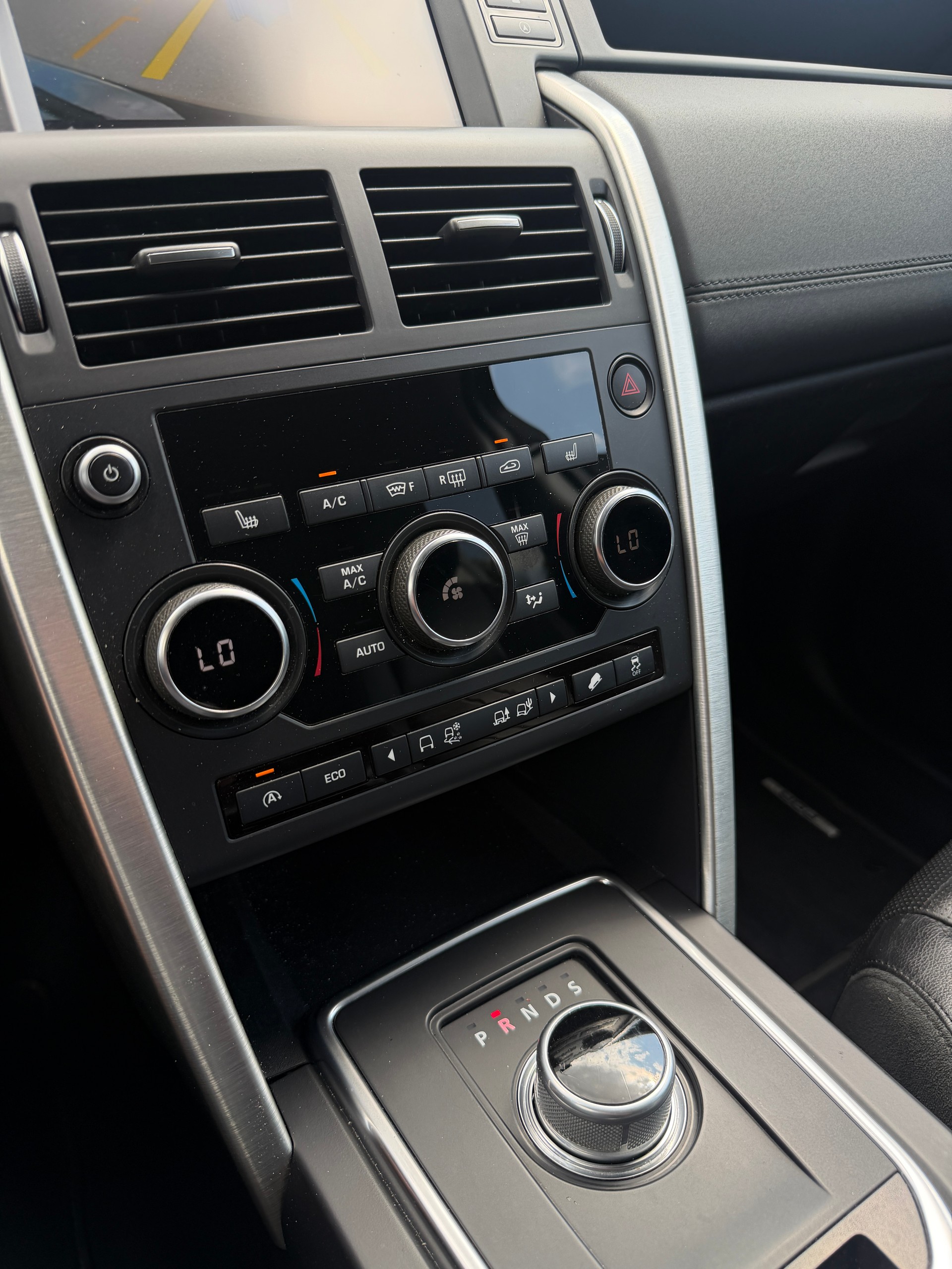 LAND ROVER Discovery Sport 2.0 Si4 SE AT9-image-13
