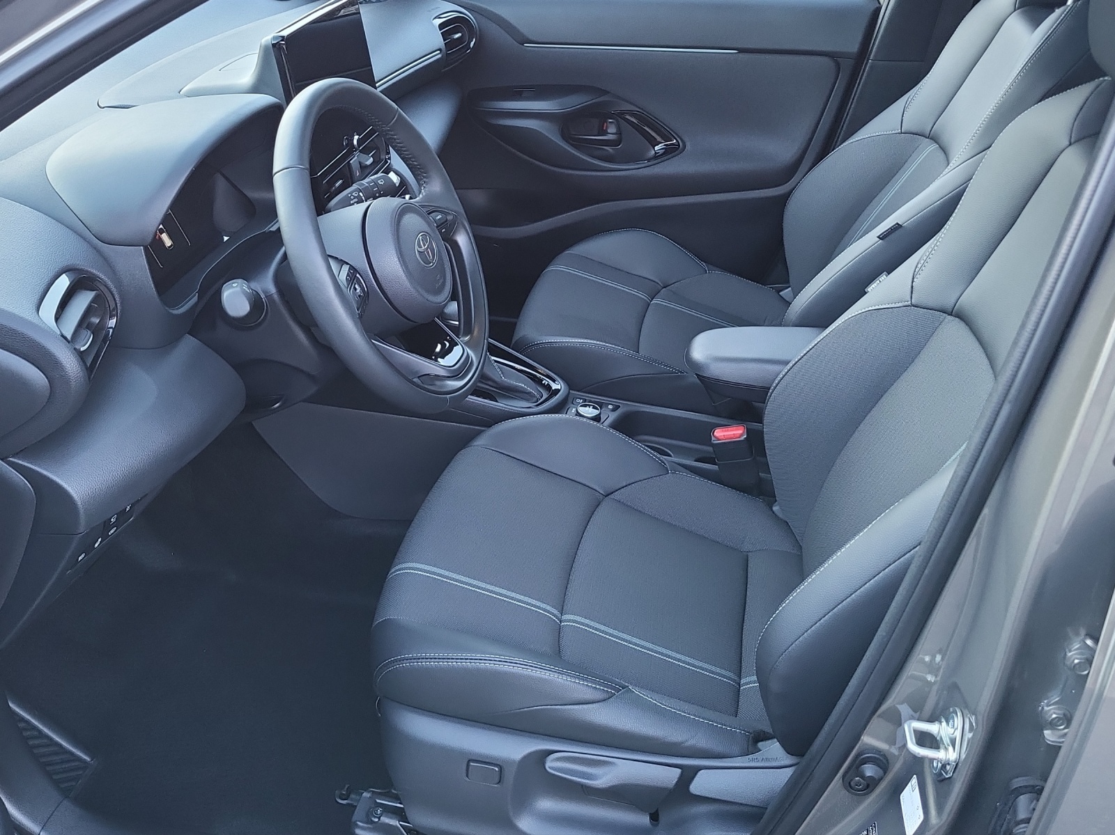 TOYOTA Yaris Cross 1.5 VVT-i HSD Premiere Edition AWD-i-image-12