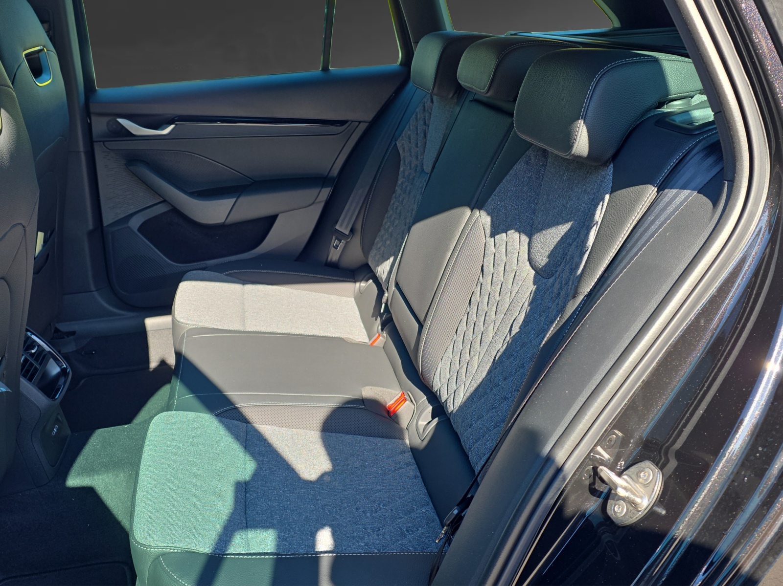 SKODA Octavia Combi 2.0 TSI DSG Dynamic 4x4-image-6