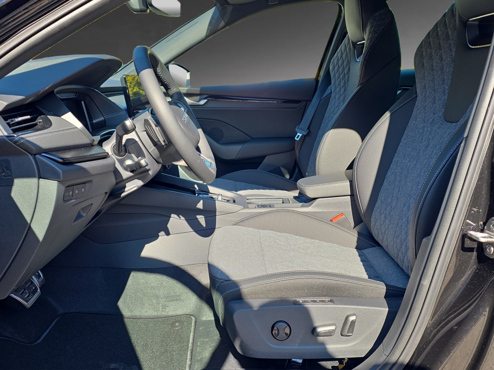 SKODA Octavia Combi 2.0 TSI DSG Dynamic 4x4-image-5