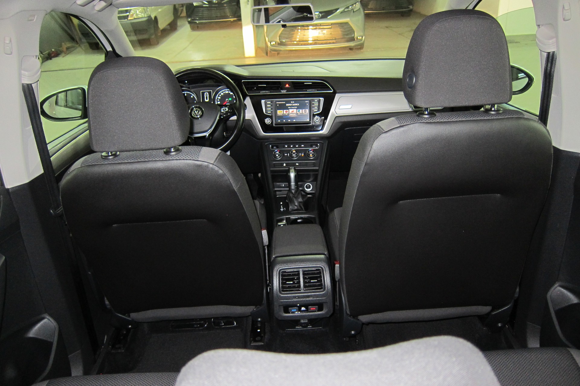 VW Touran 1.6 TDI BlueMotion Technology Trendline DSG-image-14