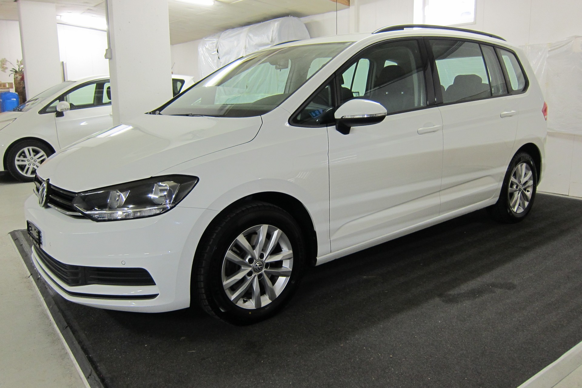 VW Touran 1.6 TDI BlueMotion Technology Trendline DSG-image-2