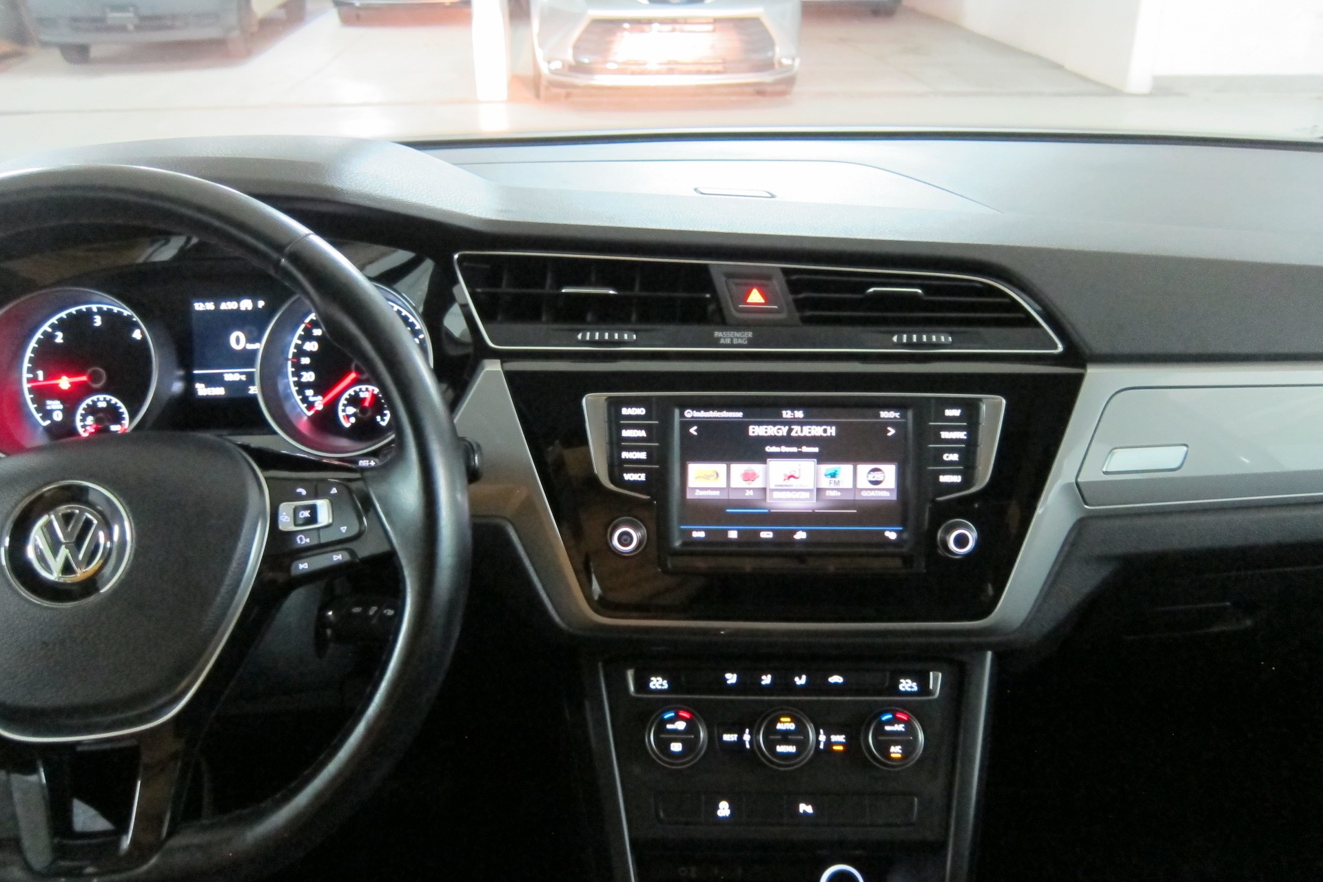 VW Touran 1.6 TDI BlueMotion Technology Trendline DSG-image-12