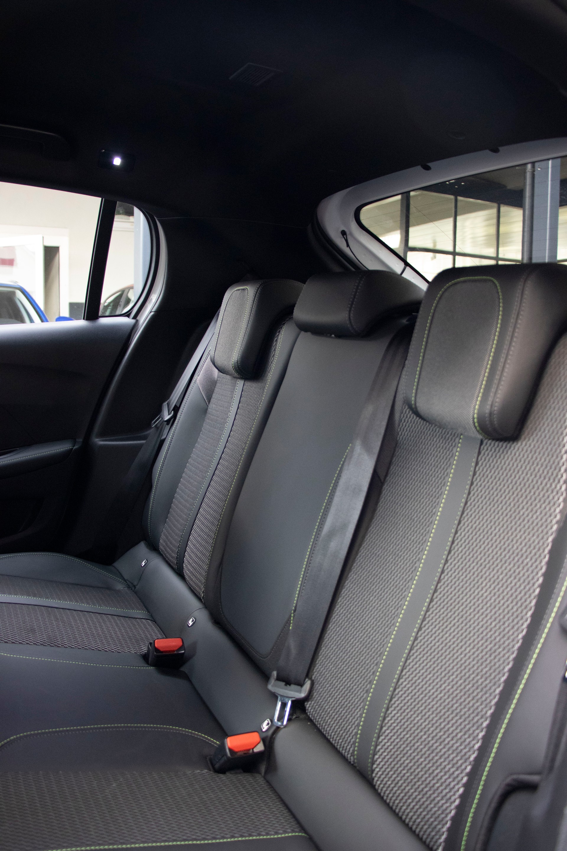 PEUGEOT 208 1.2 MHEV 145 GT-image-6