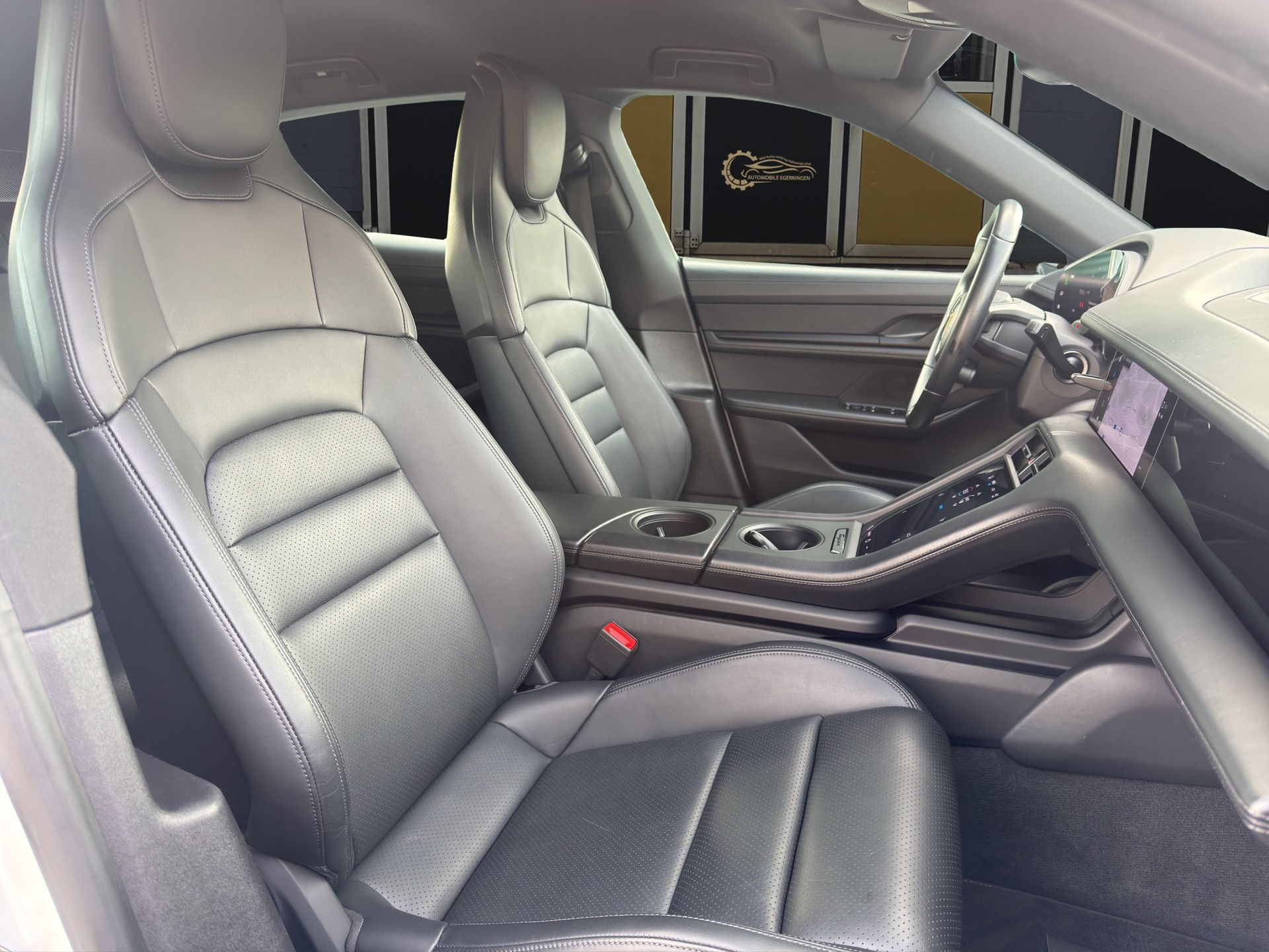 PORSCHE Taycan Cross Turismo 4-image-9